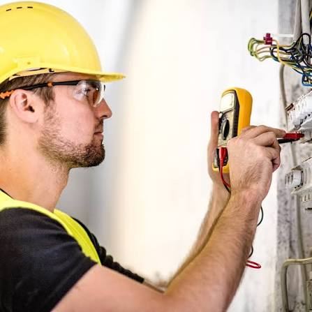 Safety Goggles vs. Safety Spectacles: Which One Do You Need