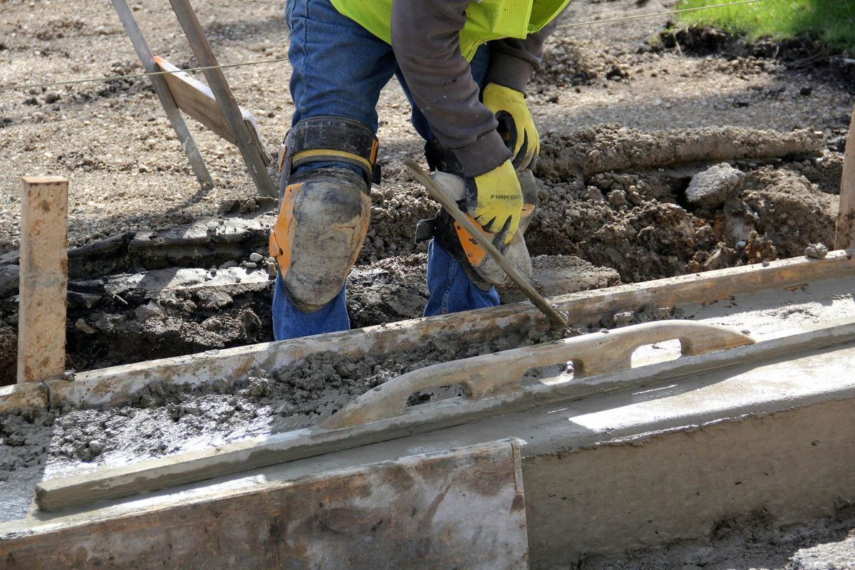 The Complete Guide to Leg Protection in Workplace Safety: Types, Standards, Selection, and Best Practices